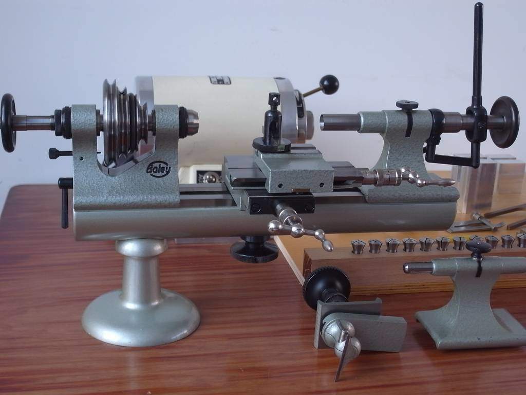 Student watchmaker - The lathe and its use