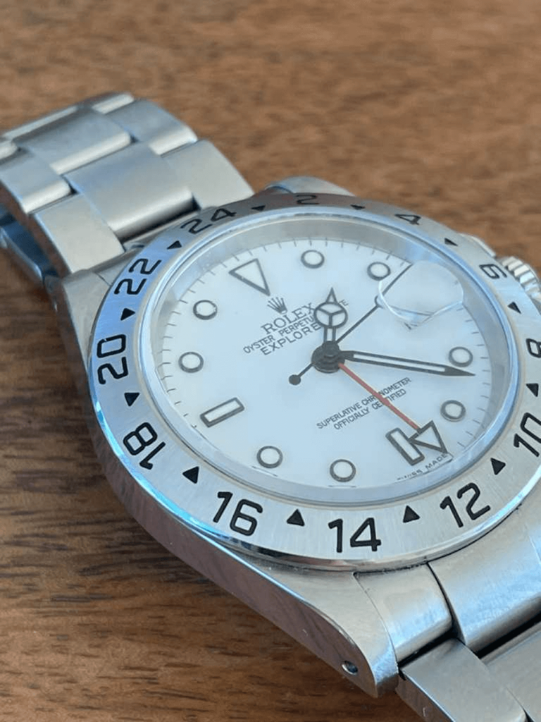 features-of-rolex-explorer-II-16570