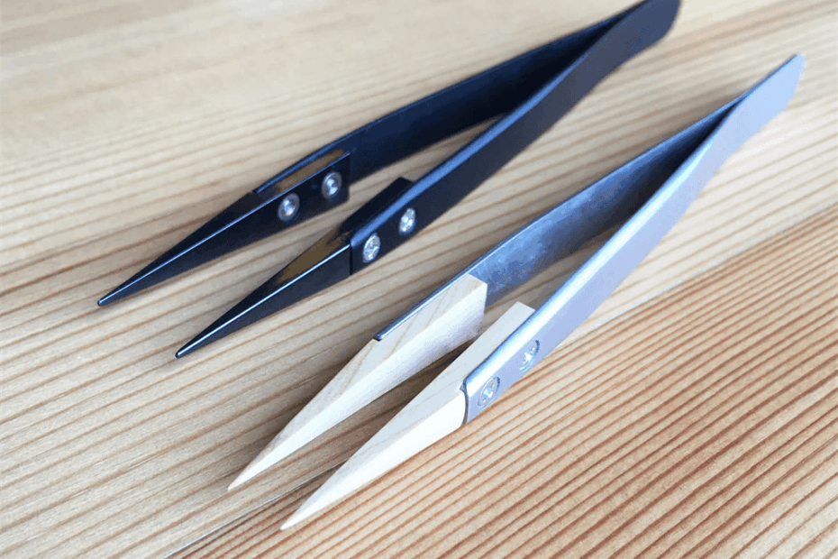 anti-magnetic-tweezers-in-modern-watch-repair