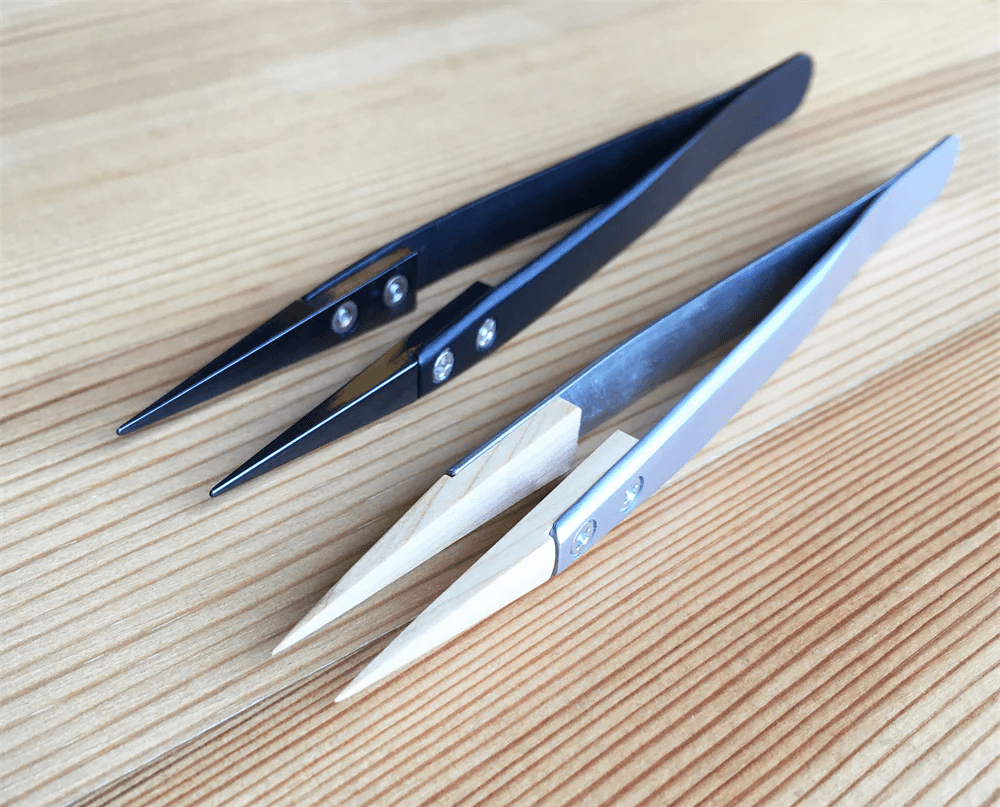 anti-magnetic-tweezers-in-modern-watch-repair