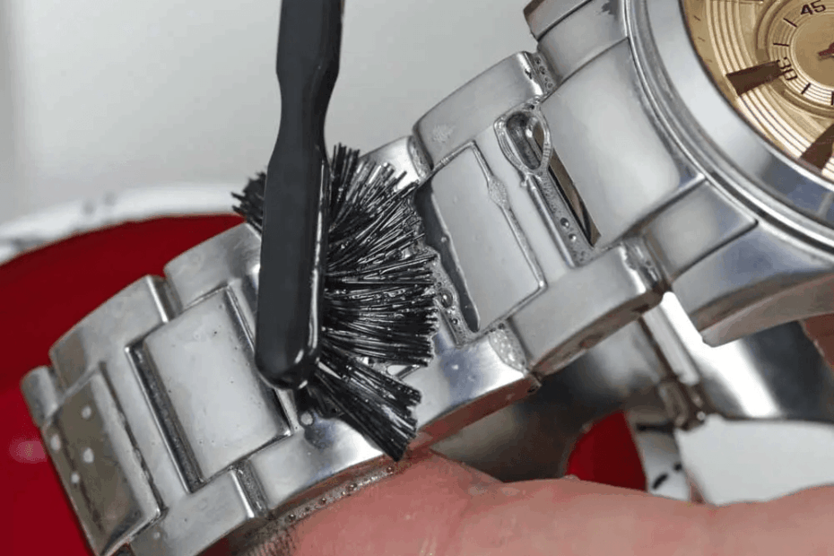how watch case materials affect polishing techniques and tools