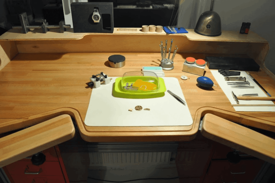 watchmaker-workbench-setup-guide-for-hobbyists-and-beginners