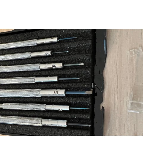 DAMAGED PACKAGING - Beco Technic Set of 7 Screwdrivers 0.60 to 2.00 mm in Plastic Box with Spare Blades - SEE PHOTOS